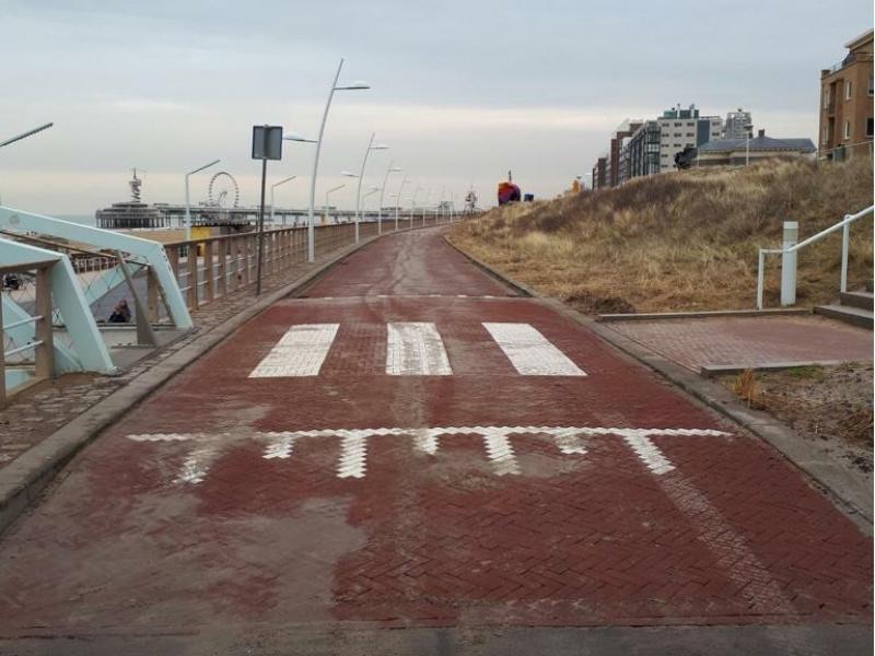 Nieuwe bestrating op de boulevard van Scheveningen
