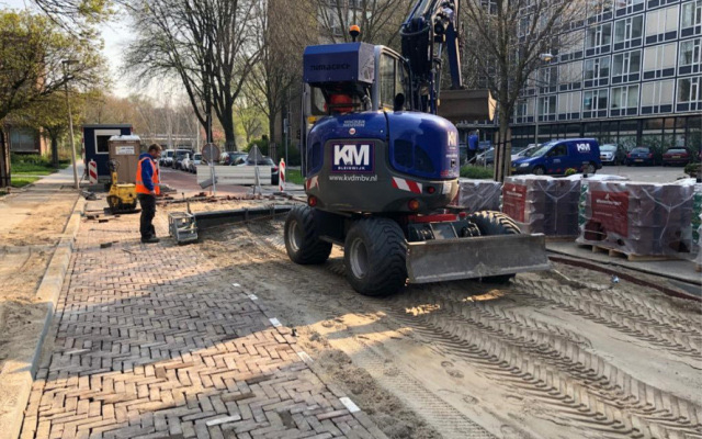 Vernieuwde bestrating in de Landréstraat in Den Haag